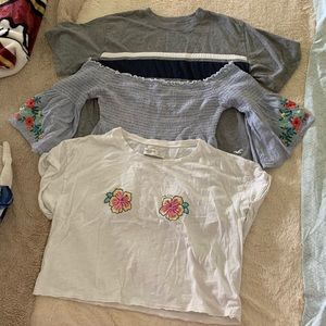 3 tops Hollister
